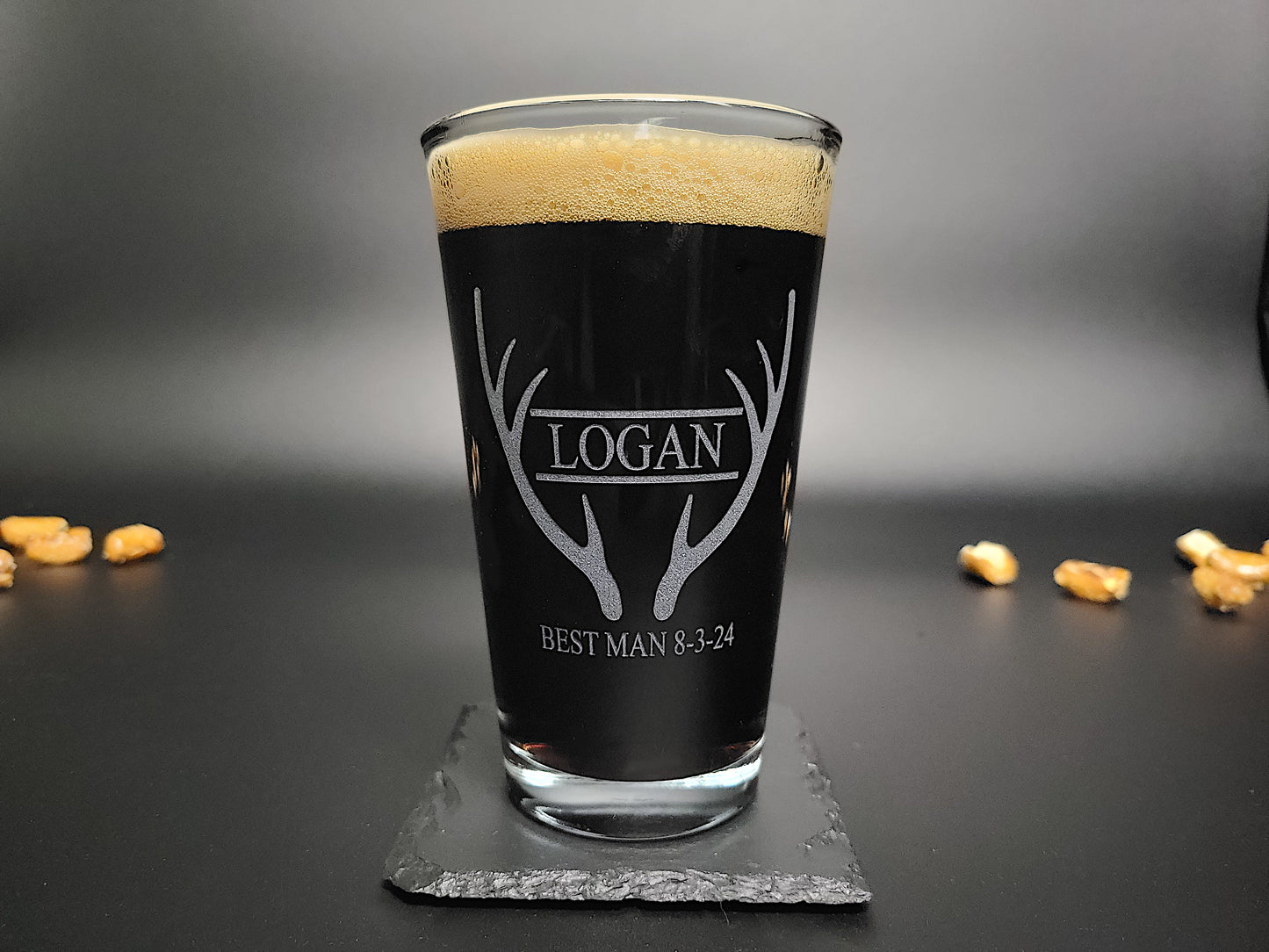 Antlers Engraved Pint Glass ā Personalized 16oz Barware